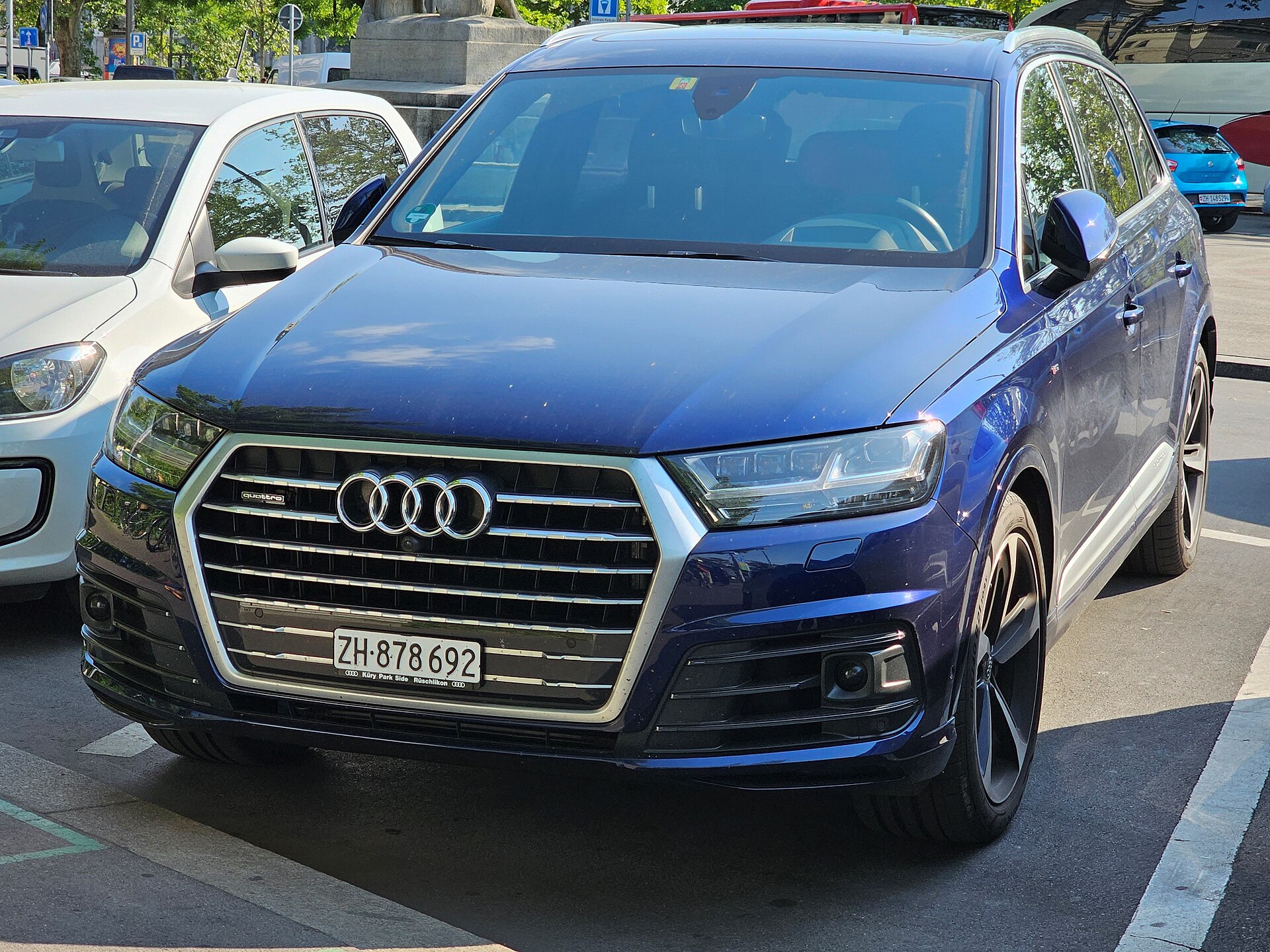 Audi Q7 in Navarra Blue Metallic